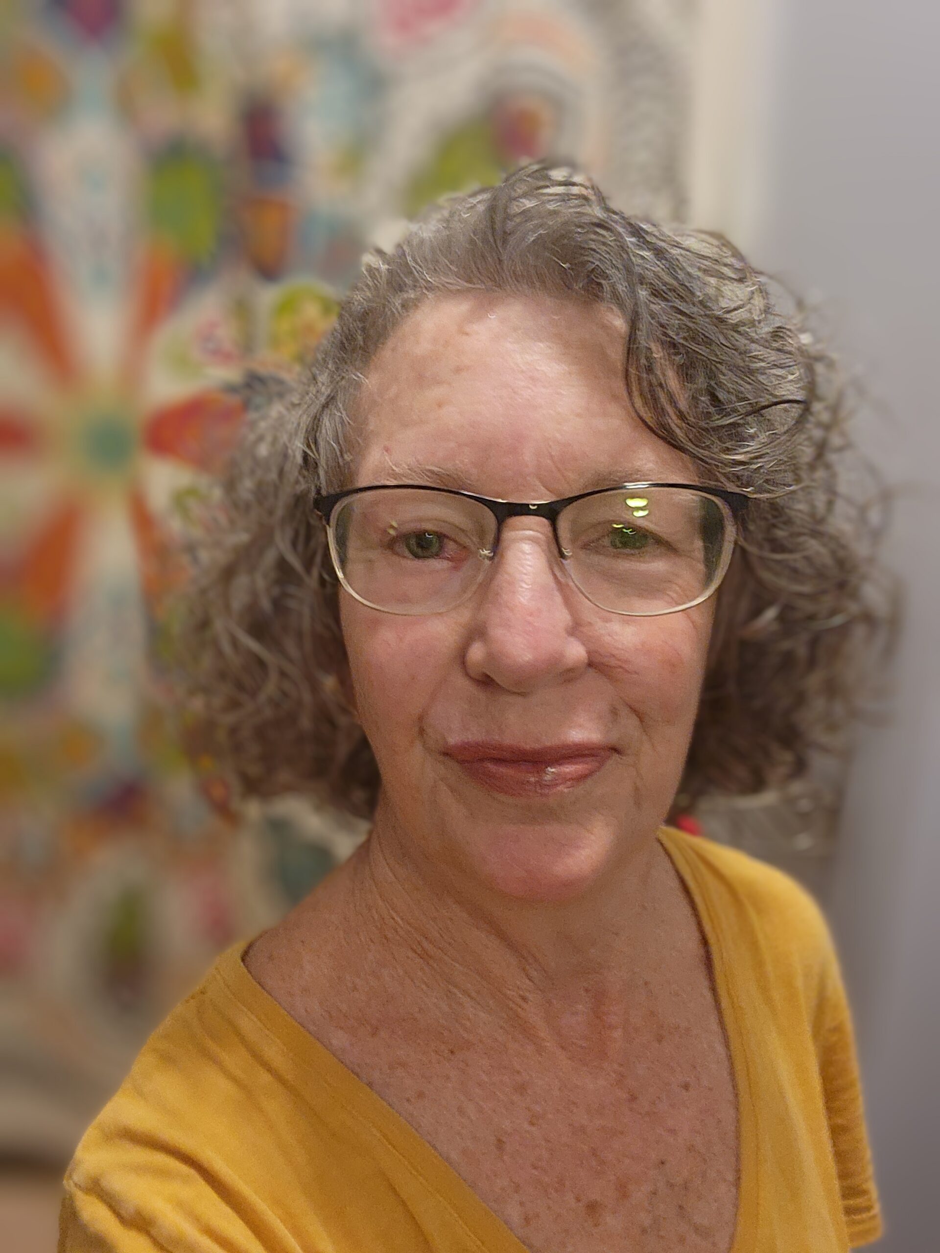 wedge-haircut-with-yellow-shirt